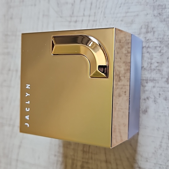 Jaclyn Cosmetics Luminous Powder in Dew Me - Picture 2 of 4